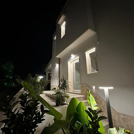 Gio Luxury Mare * Лепорано